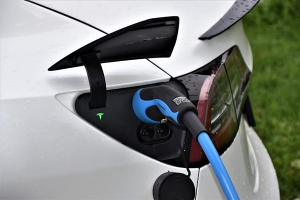 Comment choisir le bon chargeur portable pour une voiture électrique?